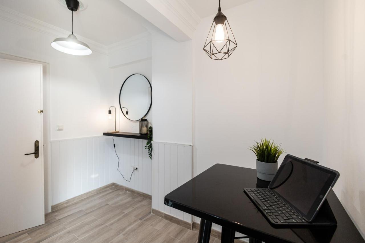 Nordik Rooms Urban - Urena "Grindavik" マラガ エクステリア 写真